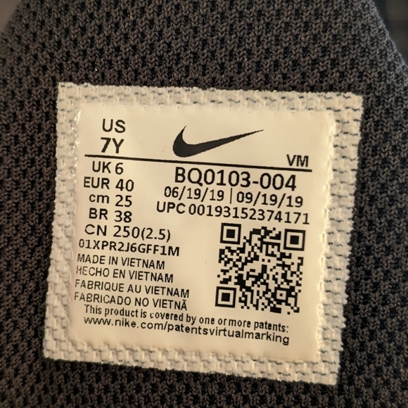 Boys Nike Shoes - Picture 7 of 9